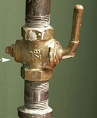 соединение оцинкованной трубы для котла с измерительными приборами